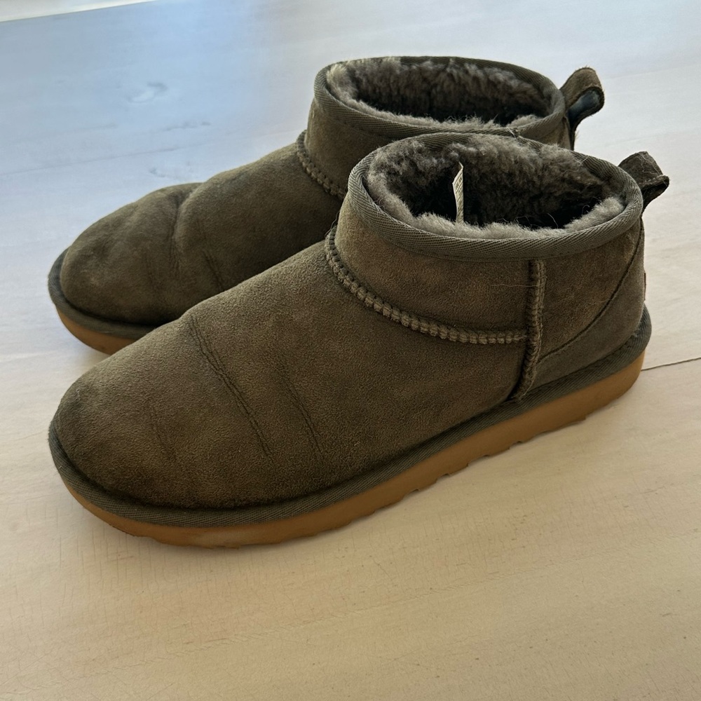 Ugg mini chocolate brown
